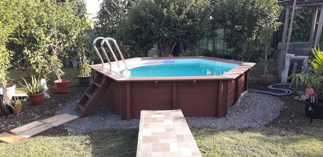 La Roulotte De Tina Vila Le Moule Exterior foto